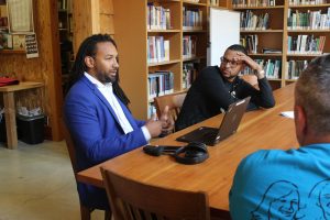 Shomari Jones of Bellevue School District leads a discussion at the Martinez Fellowship annual summer conference.